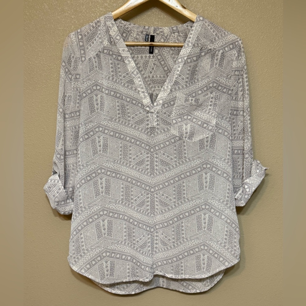 Maurices White & Gray Print 3/4 Sleeve Blouse